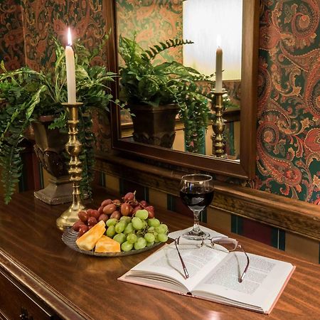The Globe Inn East Greenville Room photo