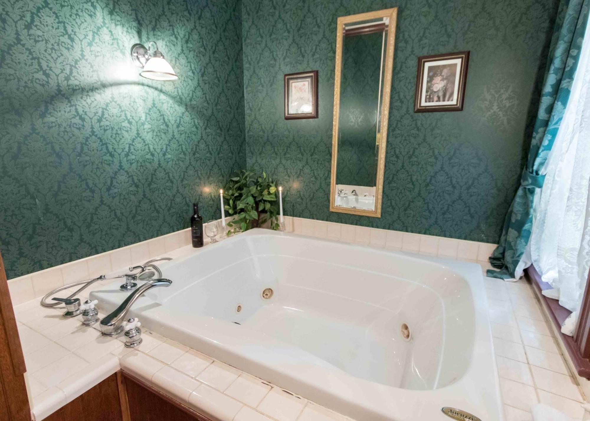 The Globe Inn East Greenville Room photo