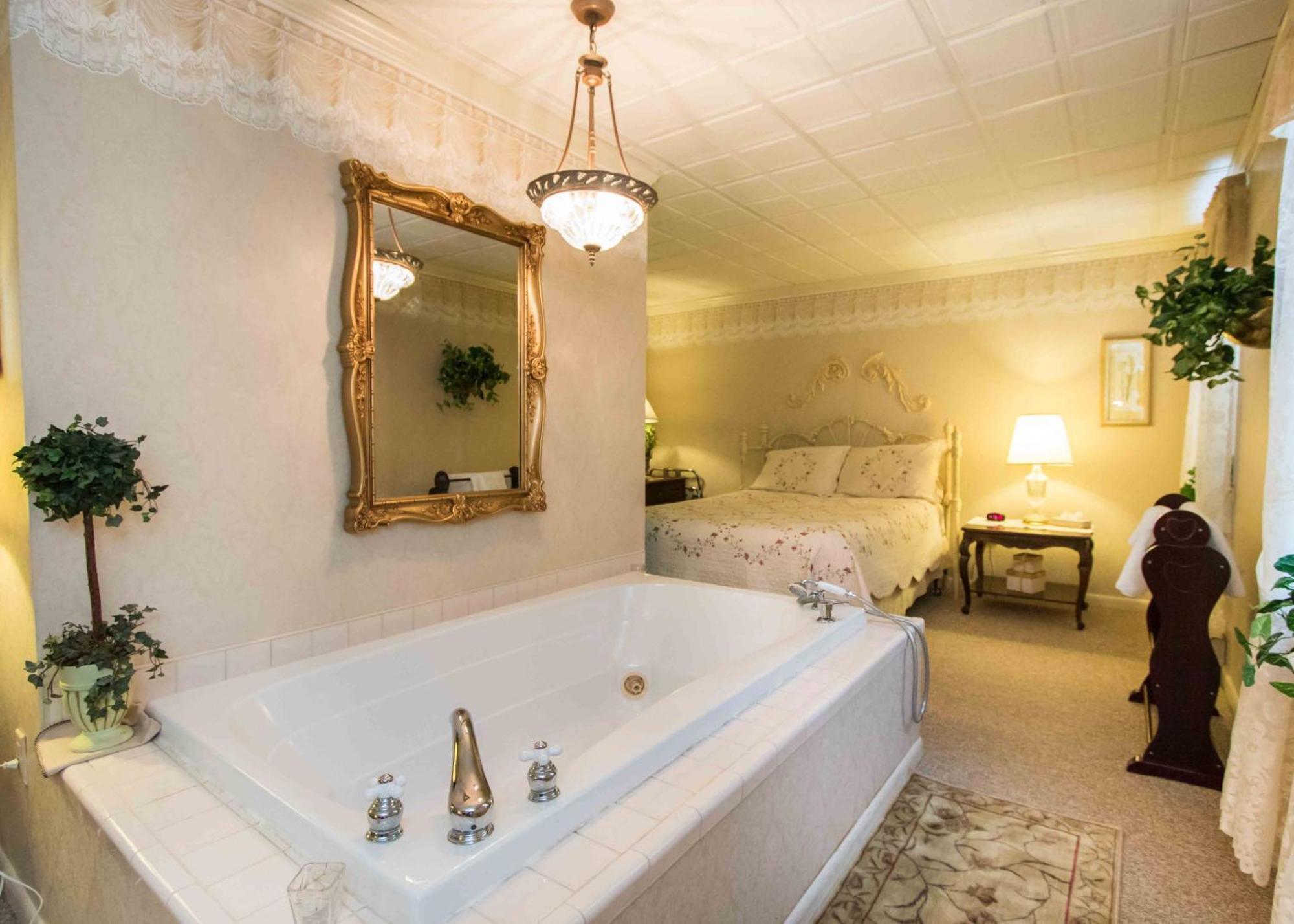 The Globe Inn East Greenville Room photo