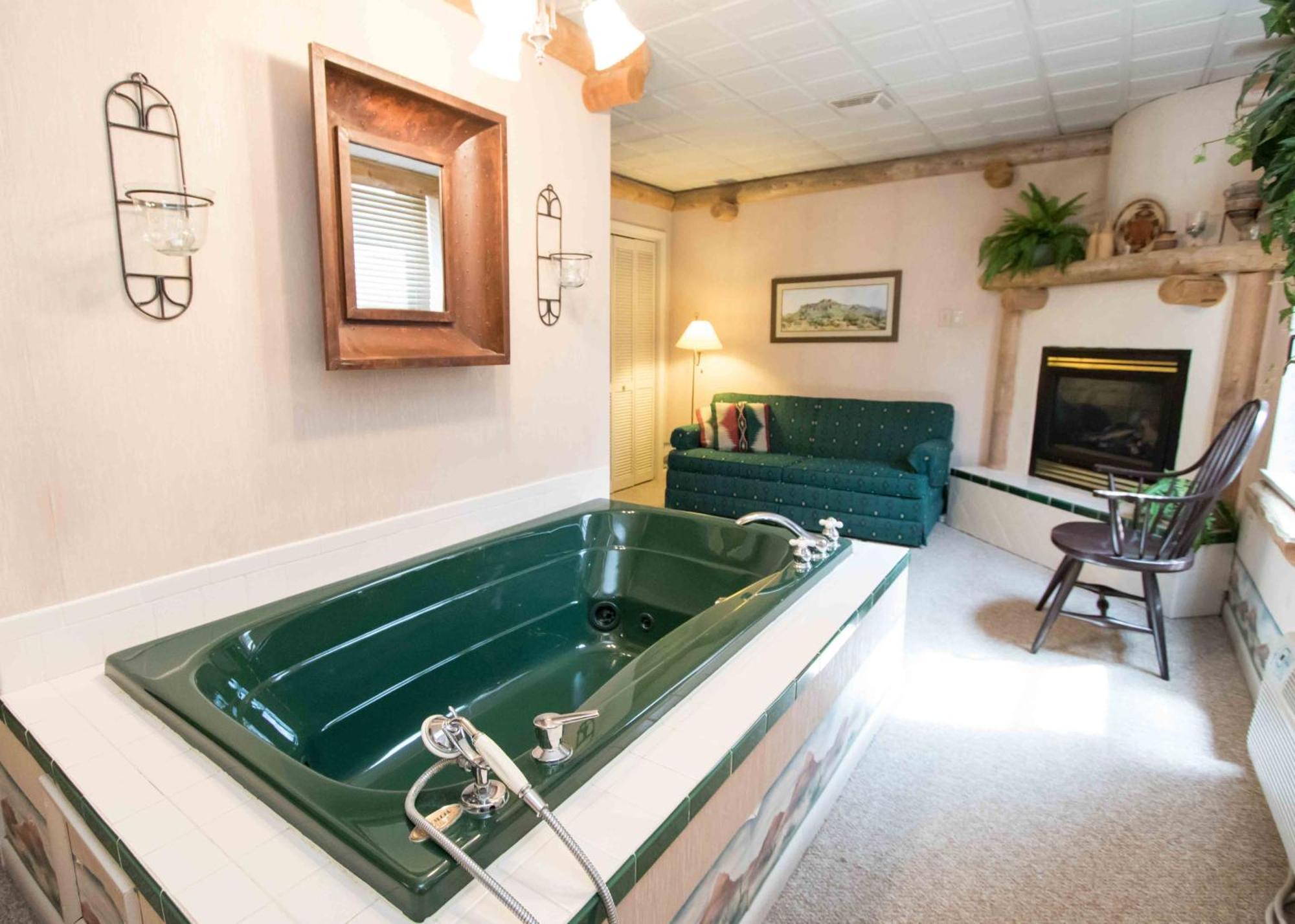 The Globe Inn East Greenville Room photo