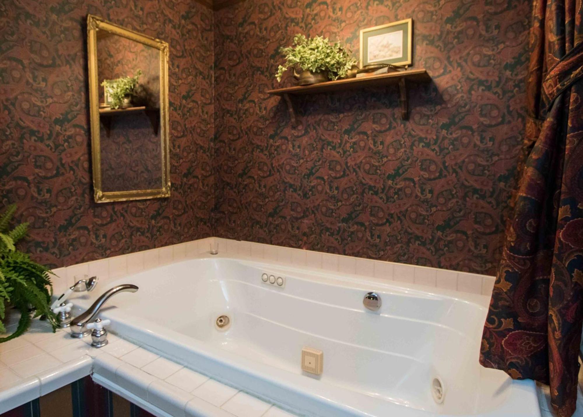 The Globe Inn East Greenville Room photo