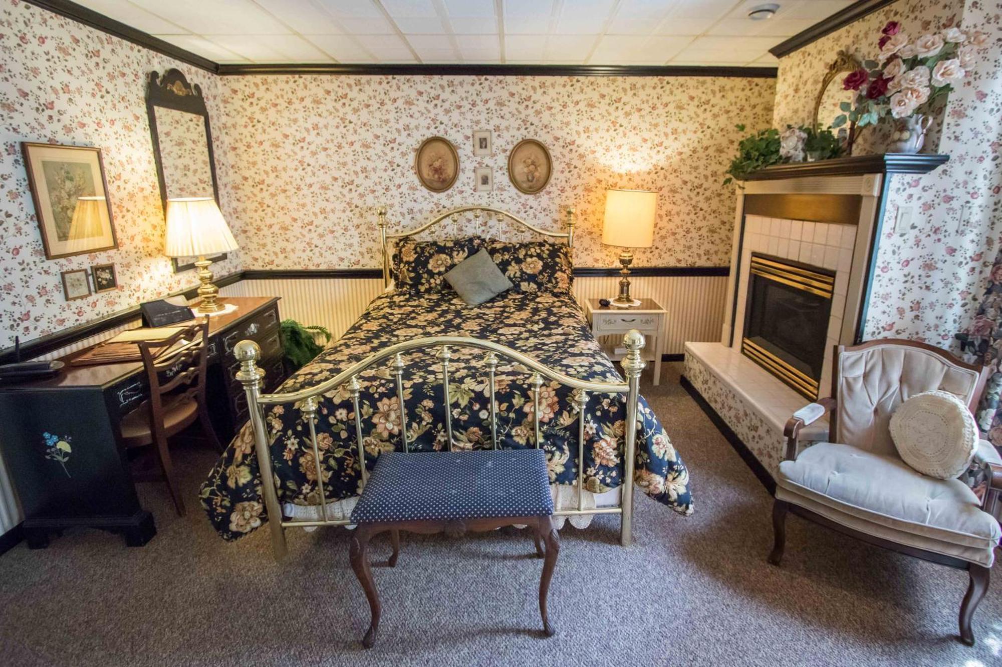 The Globe Inn East Greenville Room photo
