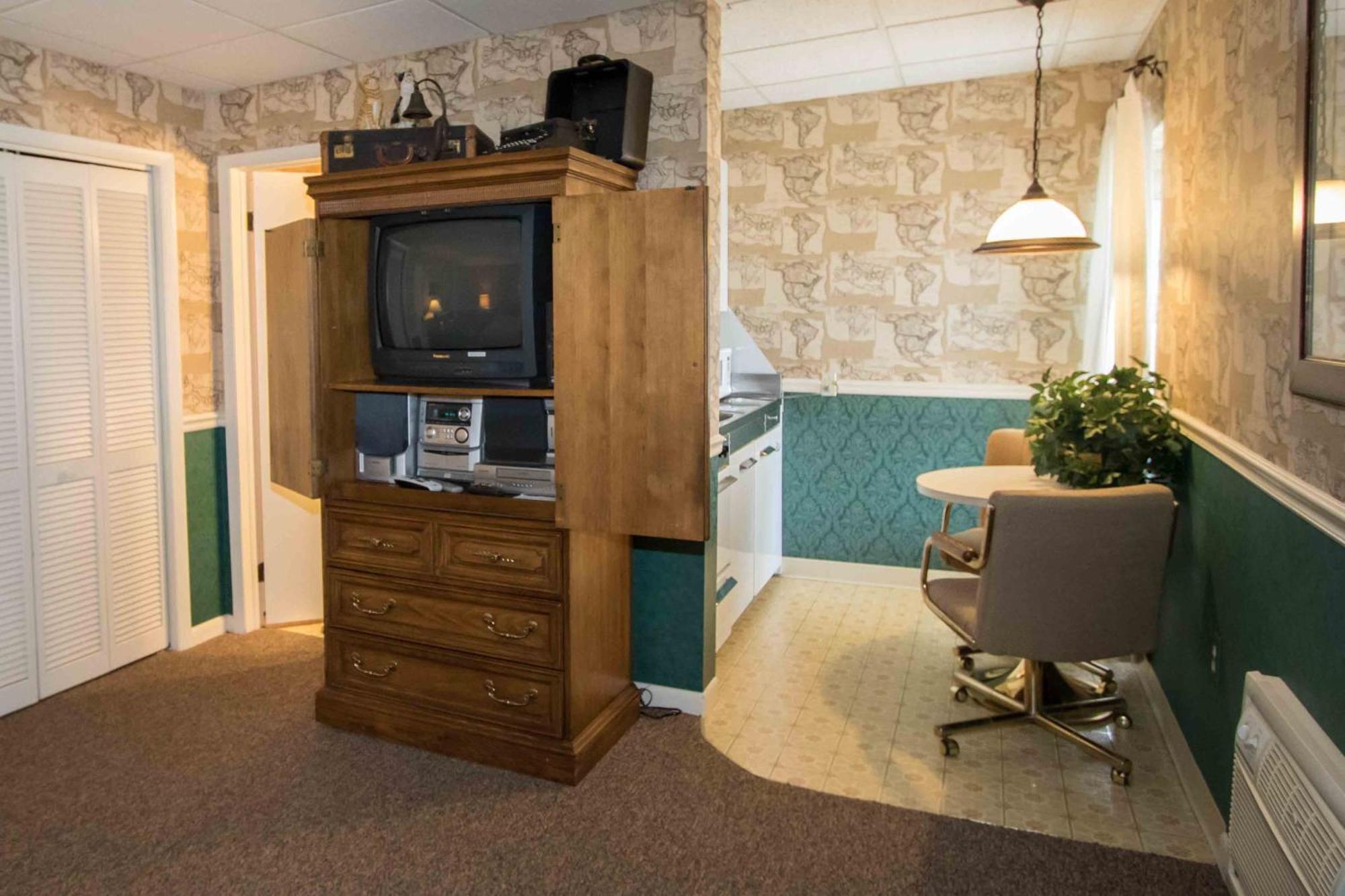The Globe Inn East Greenville Room photo