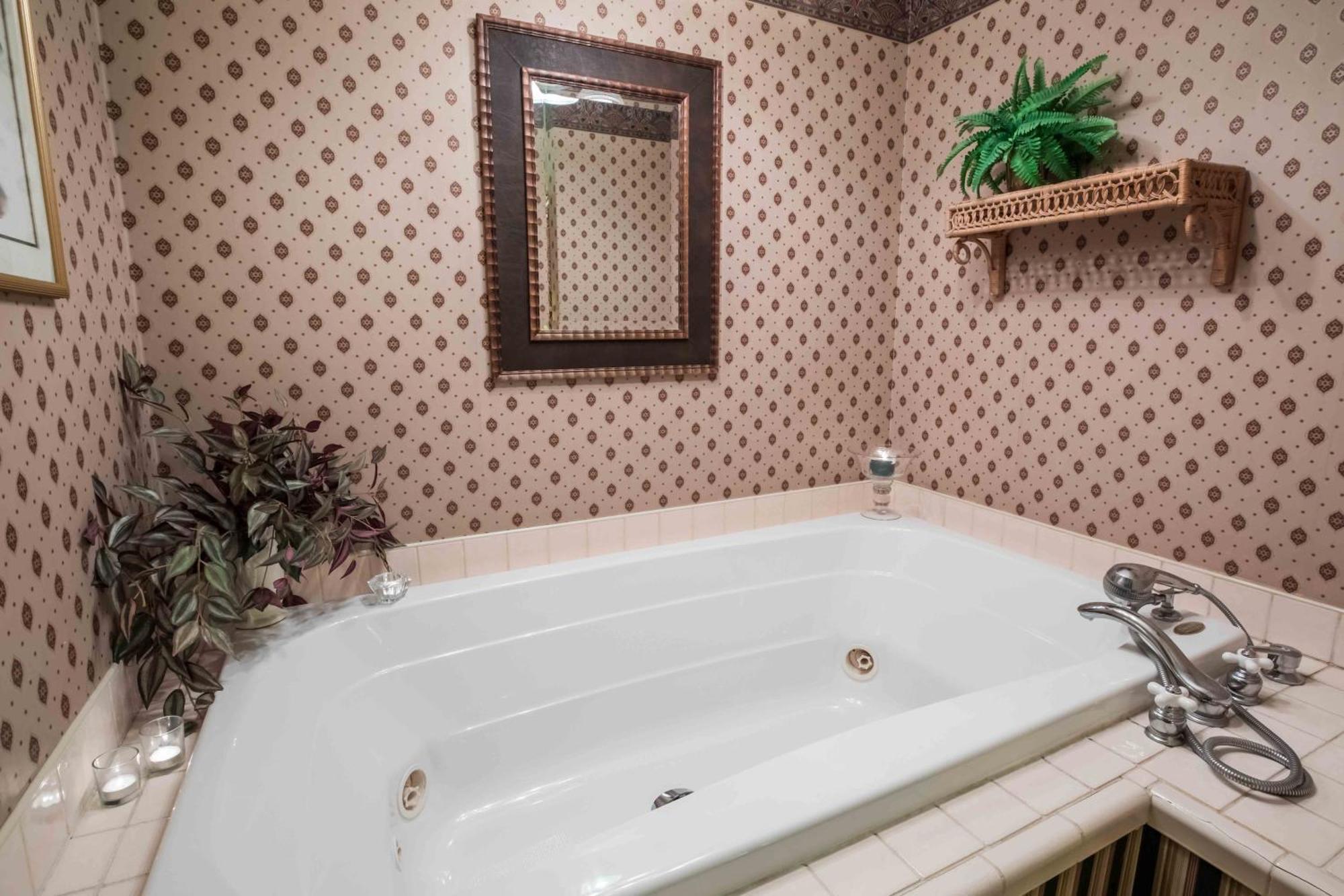 The Globe Inn East Greenville Room photo