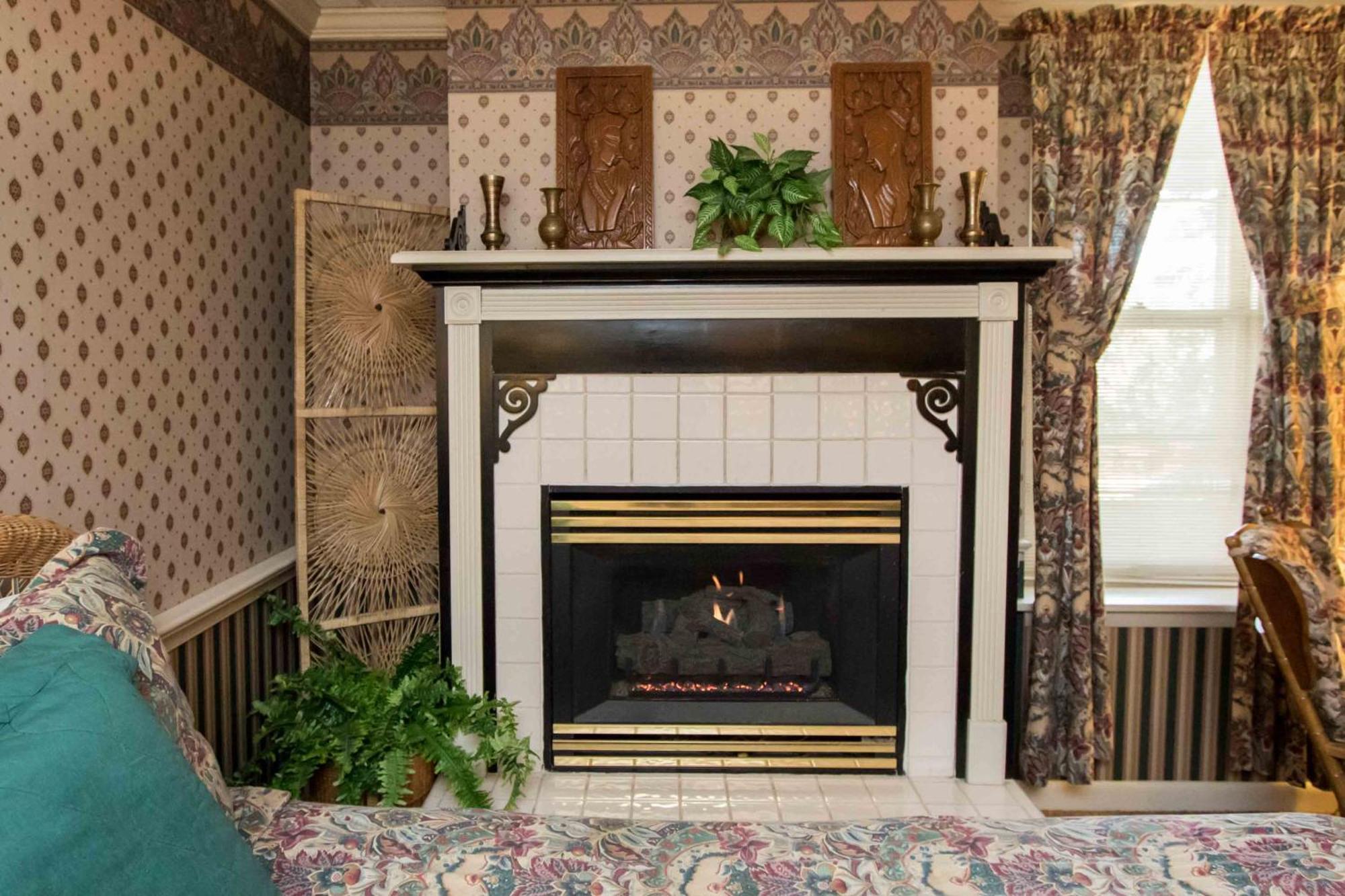 The Globe Inn East Greenville Room photo