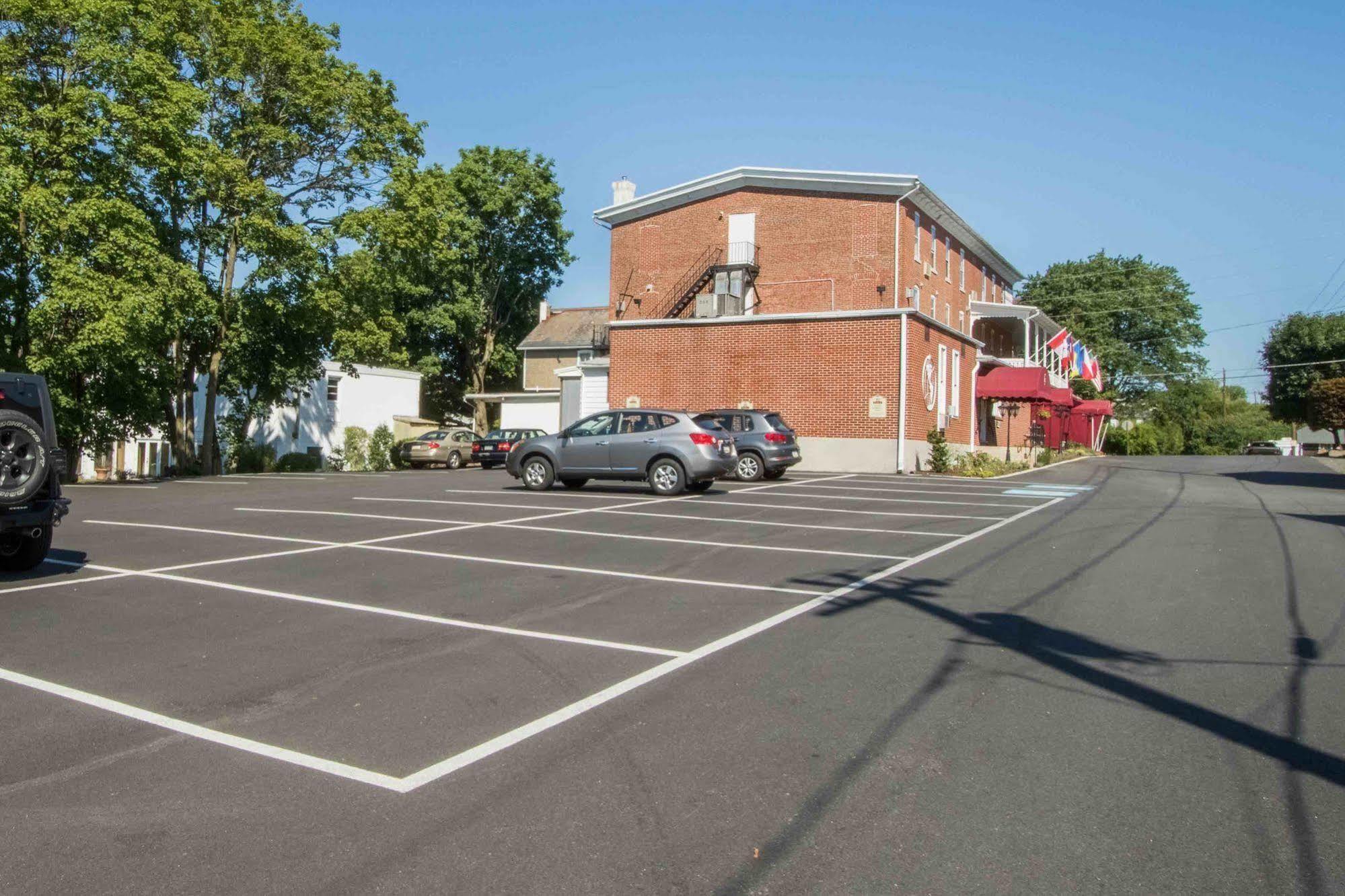 The Globe Inn East Greenville Exterior photo